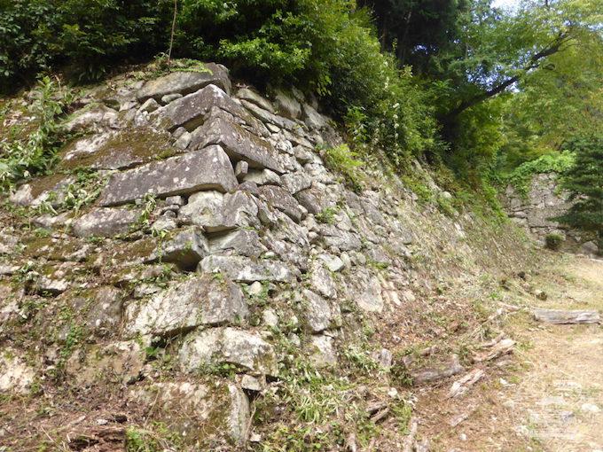 安土城 二の丸下の石垣